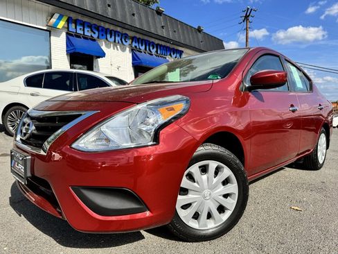 Used 2018 Nissan Versa SV image 2