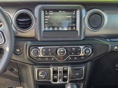 Used 2023 Jeep Gladiator Sport image 13