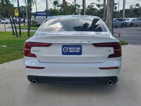 Used 2020 Volvo S60 T5 Momentum image 5