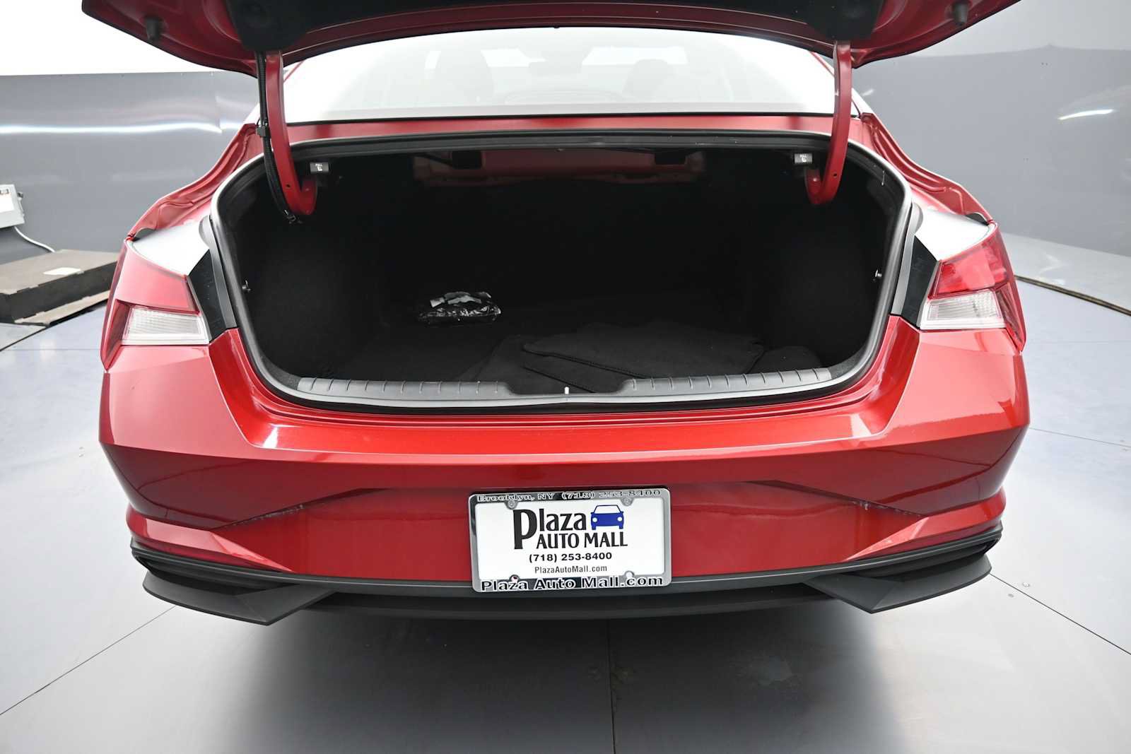 Certified 2023 Hyundai Elantra SE FWD image 21