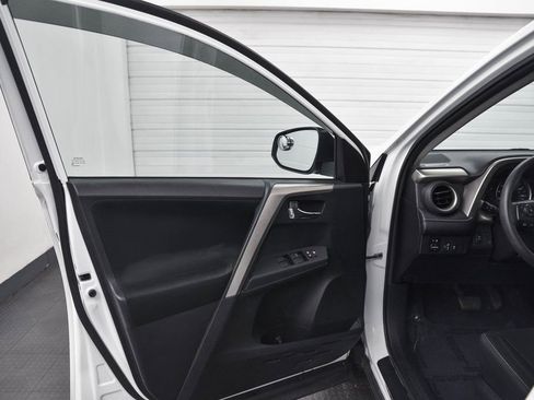 Used 2014 Toyota RAV4 XLE image 9