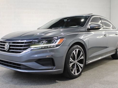 Used 2022 Volkswagen Passat 2.0T SE image 3