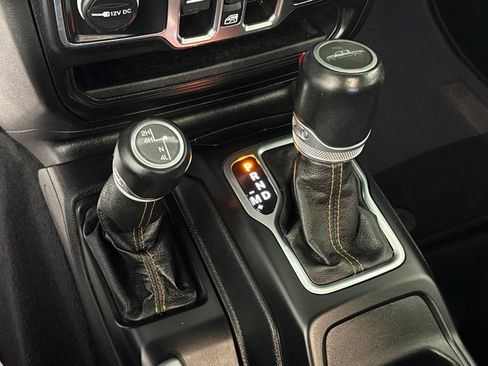 Certified 2021 Jeep Gladiator Overland AWD/4WD image 23
