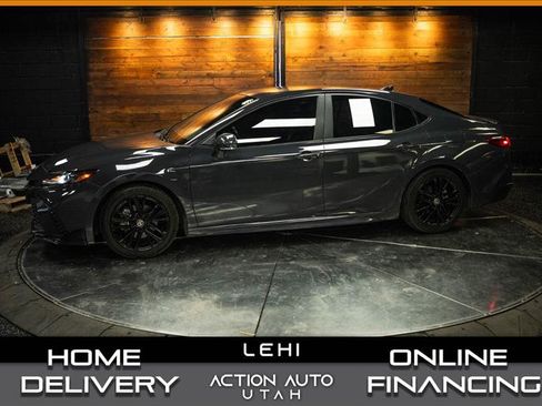 Used 2025 Toyota Camry SE FWD image 1