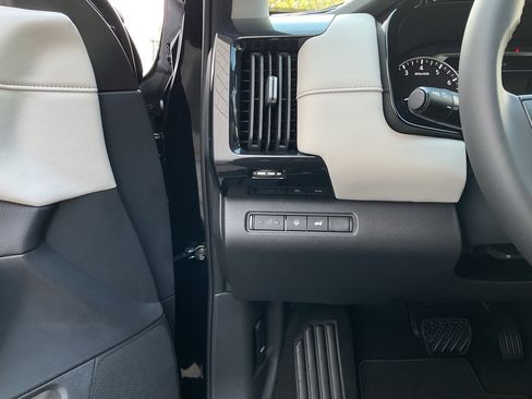 New 2025 Nissan Pathfinder SV w/ Black Appearance Package image 24