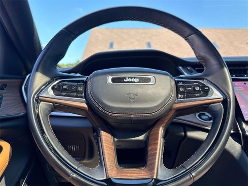 Used 2022 Jeep Grand Cherokee Summit w/ Luxury Tech Group V image 19