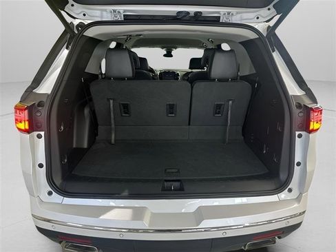 Used 2018 Chevrolet Traverse Premier w/ Driver Confidence II Package FWD image 9