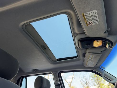 Used 2003 Ford Explorer Sport Trac XLT image 25