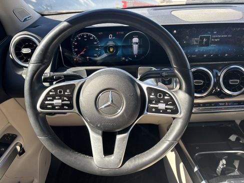 Used 2020 Mercedes-Benz GLB 250 4MATIC image 17