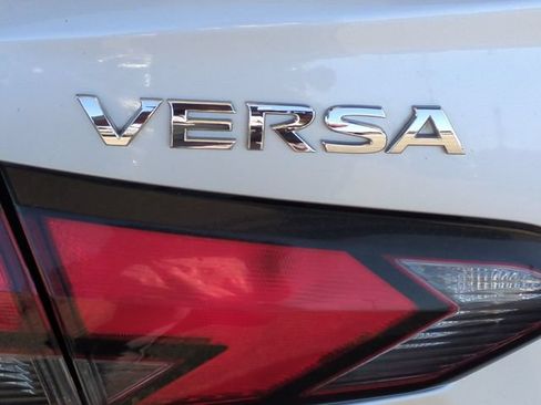 Used 2021 Nissan Versa SV FWD image 10