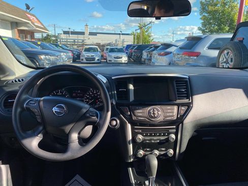 Used 2019 Nissan Pathfinder S image 16