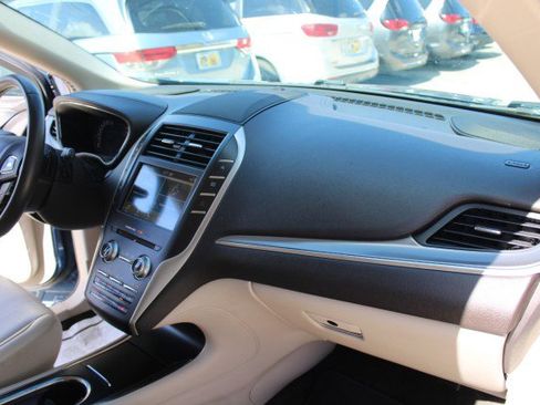 Used 2018 Lincoln MKC Premiere FWD image 19
