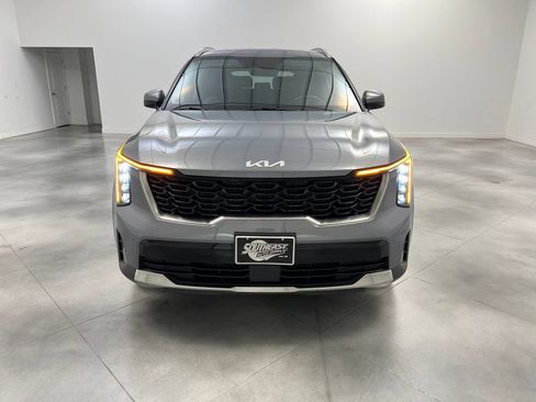 Used 2024 Kia Sorento S FWD image 3