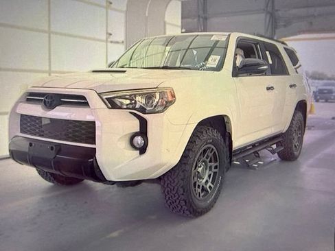 Used 2020 Toyota 4Runner Venture w/ Moonroof Package AWD/4WD image 2