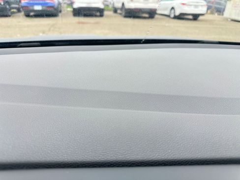 Used 2025 Volkswagen Jetta SE image 18