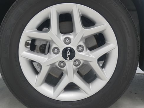 Used 2023 Kia Soul LX w/ LX Technology Package FWD image 25