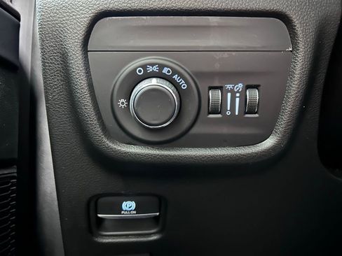 Used 2023 Jeep Grand Cherokee L Laredo image 7