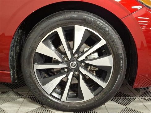 Used 2023 Nissan Sentra SV w/ SV Premium Package image 11