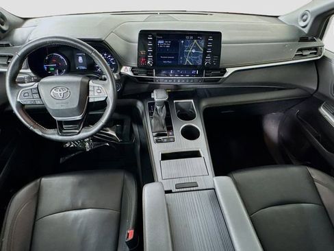 Certified 2022 Toyota Sienna XLE Woodland Edition AWD/4WD image 24