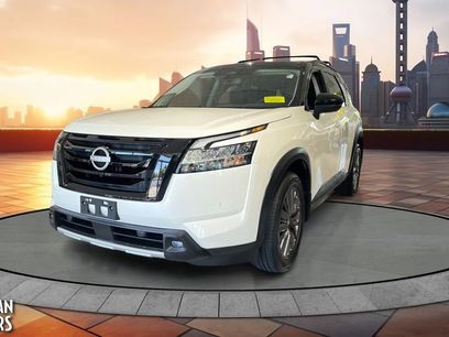 Used 2024 Nissan Pathfinder SL w/ SL Premium Package