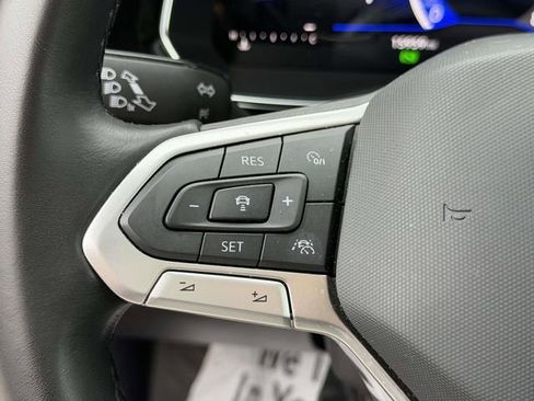 Certified 2023 Volkswagen Jetta SE w/ Panoramic Sunroof Package FWD image 23