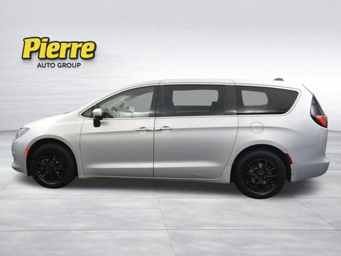Used 2022 Chrysler Voyager LX FWD image 5