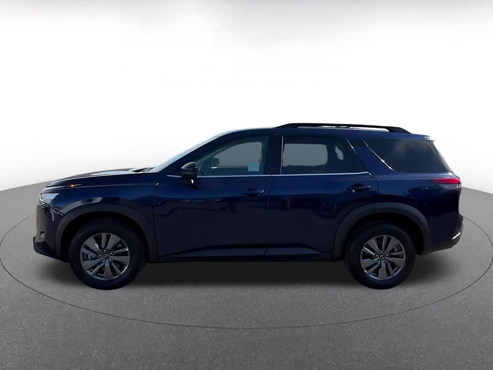 Used 2025 Nissan Pathfinder SV FWD image 8