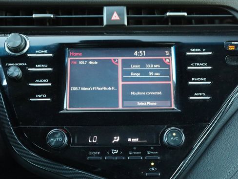 Used 2018 Toyota Camry SE FWD image 39