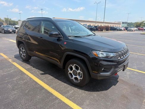 Used 2022 Jeep Compass Trailhawk w/ Sun and Sound Group AWD/4WD image 2