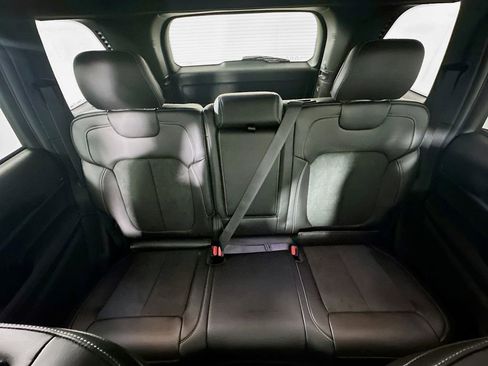 New 2025 Jeep Grand Cherokee Altitude image 10