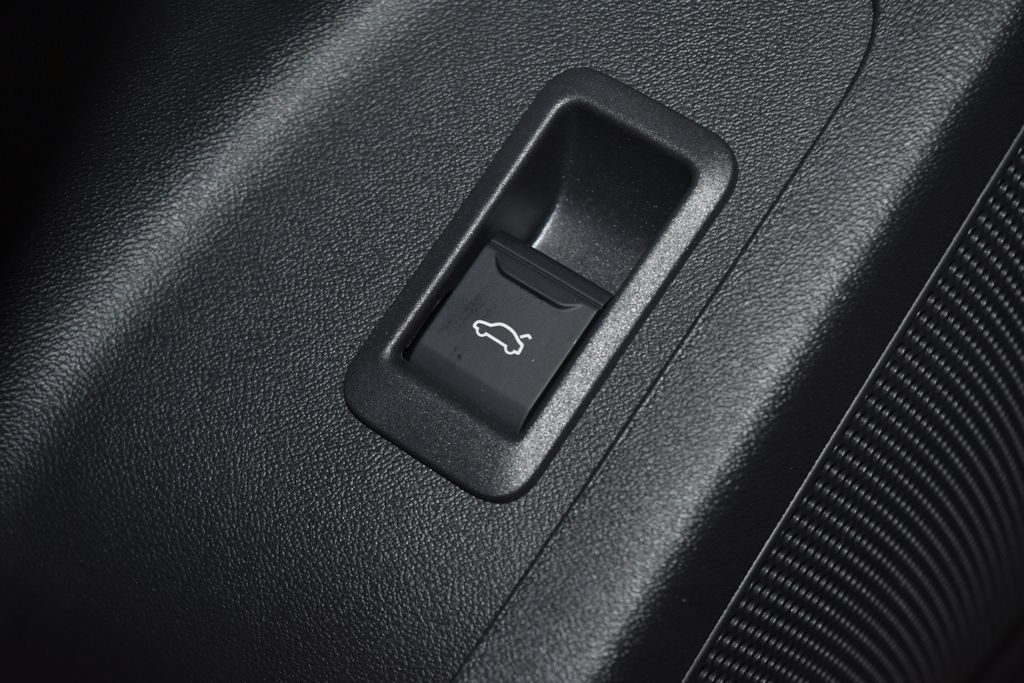Used 2025 Audi Q6 e-tron Premium Plus AWD/4WD image 6