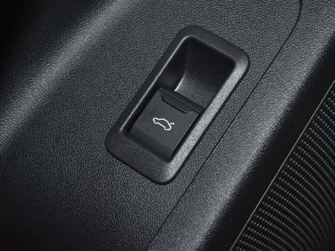 Used 2025 Audi Q6 e-tron Premium Plus AWD/4WD image 6