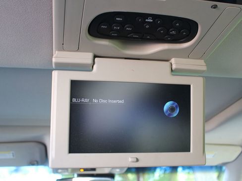 Used 2015 Cadillac Escalade ESV Premium image 18