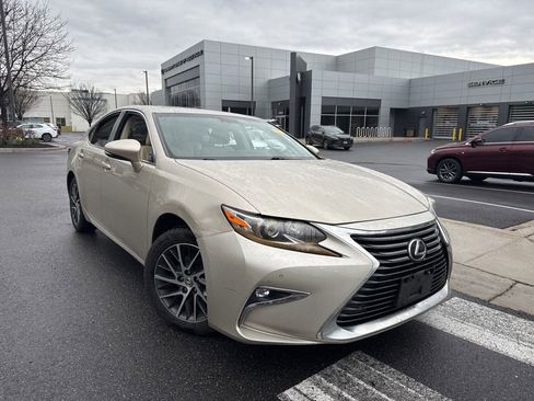 Used 2016 Lexus ES 350 w/ Navigation System Package image 1