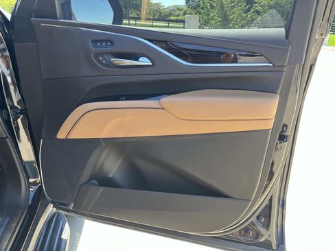 Used 2023 Cadillac Escalade ESV Premium Luxury AWD/4WD image 23