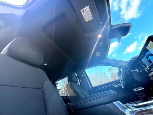 Used 2024 Chevrolet Silverado 1500 LT Trail Boss w/ Convenience Package II image 22