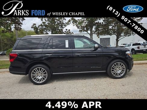 Used 2024 Ford Expedition Platinum image 3