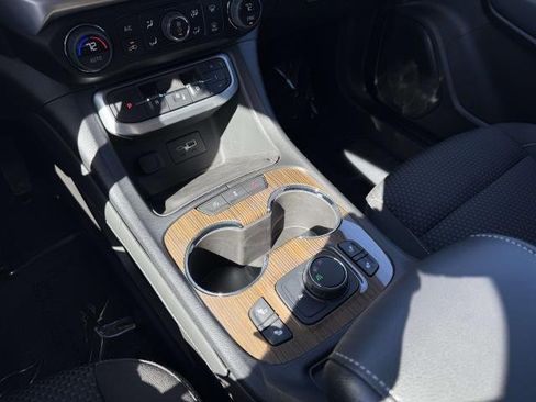 Used 2023 GMC Acadia SLE w/ Driver Convenience Package image 30