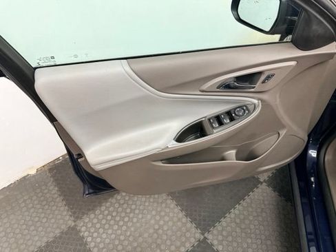 Used 2017 Chevrolet Malibu LT w/ Leather Package FWD image 18