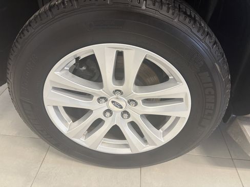 Used 2018 Ford Explorer XLT w/ Equipment Group 202A image 14