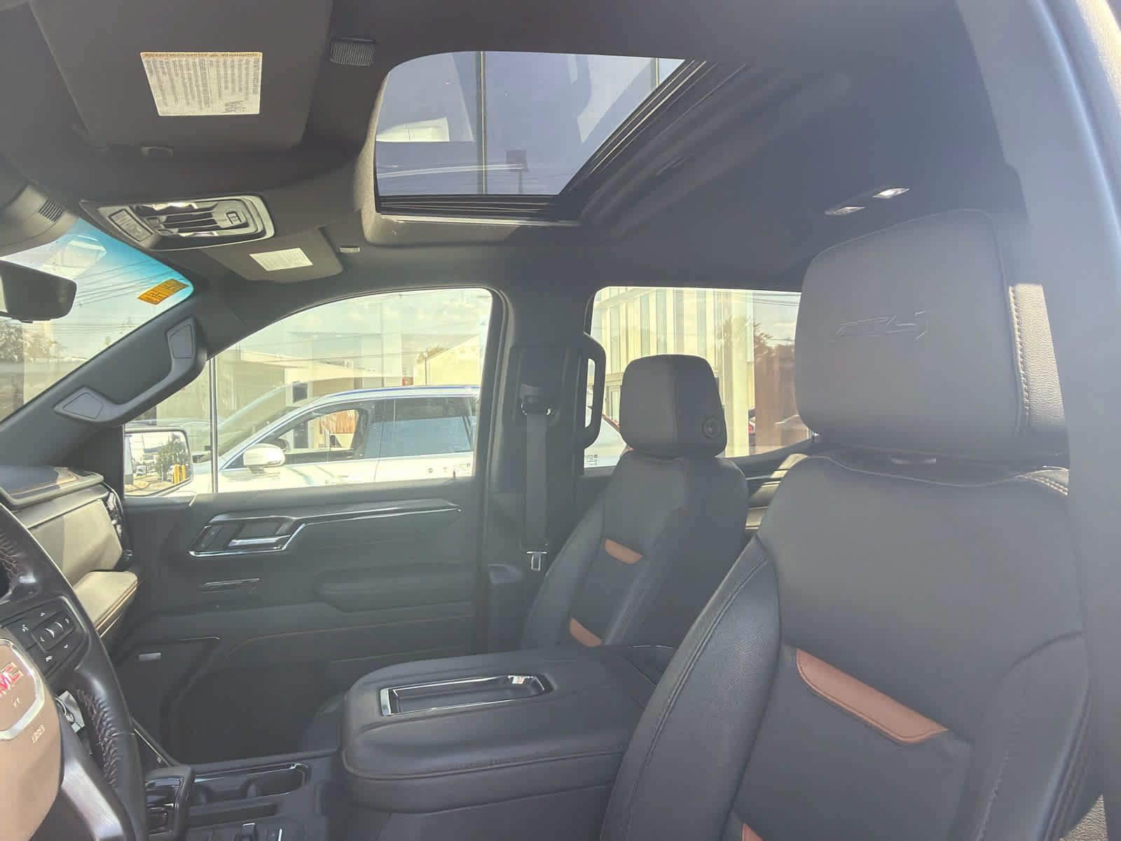 Used 2022 GMC Sierra 1500 AT4 w/ Technology Package AWD/4WD image 31