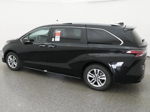 New 2026 Toyota Sienna Limited image 38
