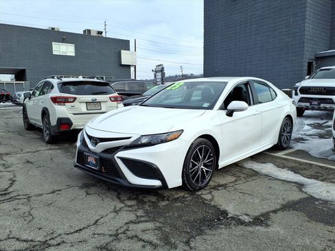 Certified 2023 Toyota Camry SE image 3