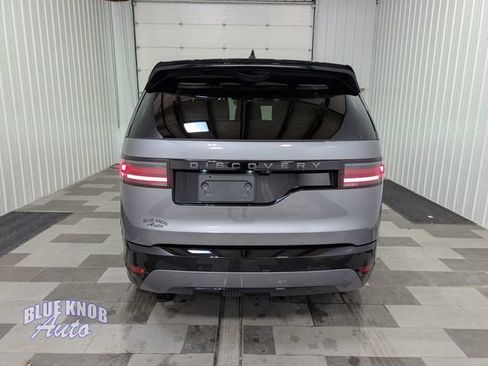 Used 2025 Land Rover Discovery Dynamic SE AWD/4WD image 3