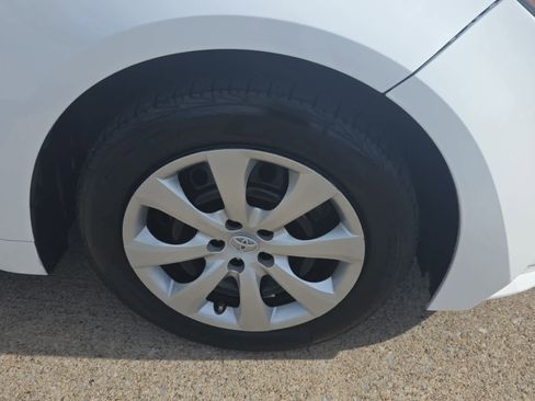 Used 2021 Toyota Corolla LE image 2