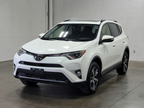 Used 2017 Toyota RAV4 XLE AWD/4WD image 2