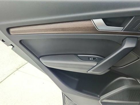 Used 2025 Audi Q5 e Premium Plus w/ Premium Plus Package image 31
