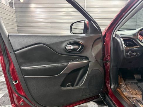 Used 2020 Jeep Cherokee Latitude Lux w/ Comfort/Convenience Group image 31