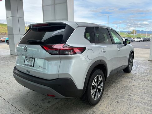 Used 2023 Nissan Rogue SV AWD/4WD image 8