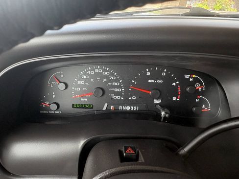 Used 2005 Ford Excursion XLT AWD/4WD image 10